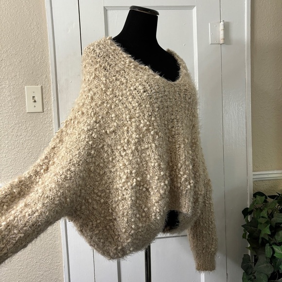 POL Soft Fuzzy White/Ivory Slouchy Oversized Sweater - Picture 7 of 16